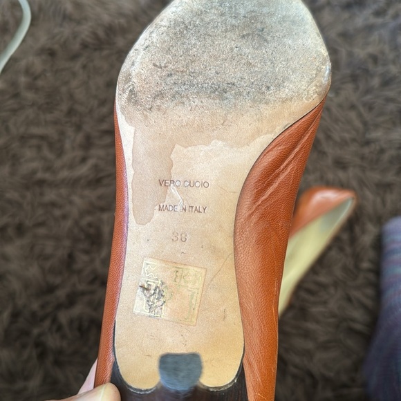 Italian Bettye Muller Women's Tan leather kitten Heels size 38 - Picture 5 of 6